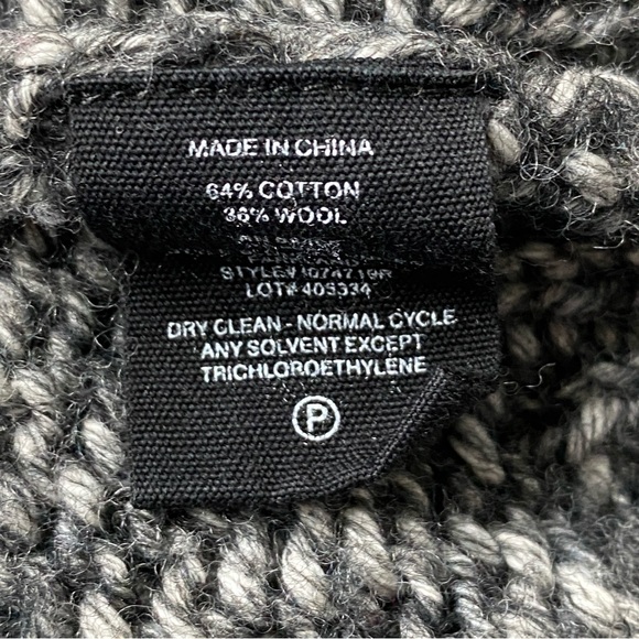 Theory V-Neck Wool Blend Gray Sweater - M - Picture 11 of 12